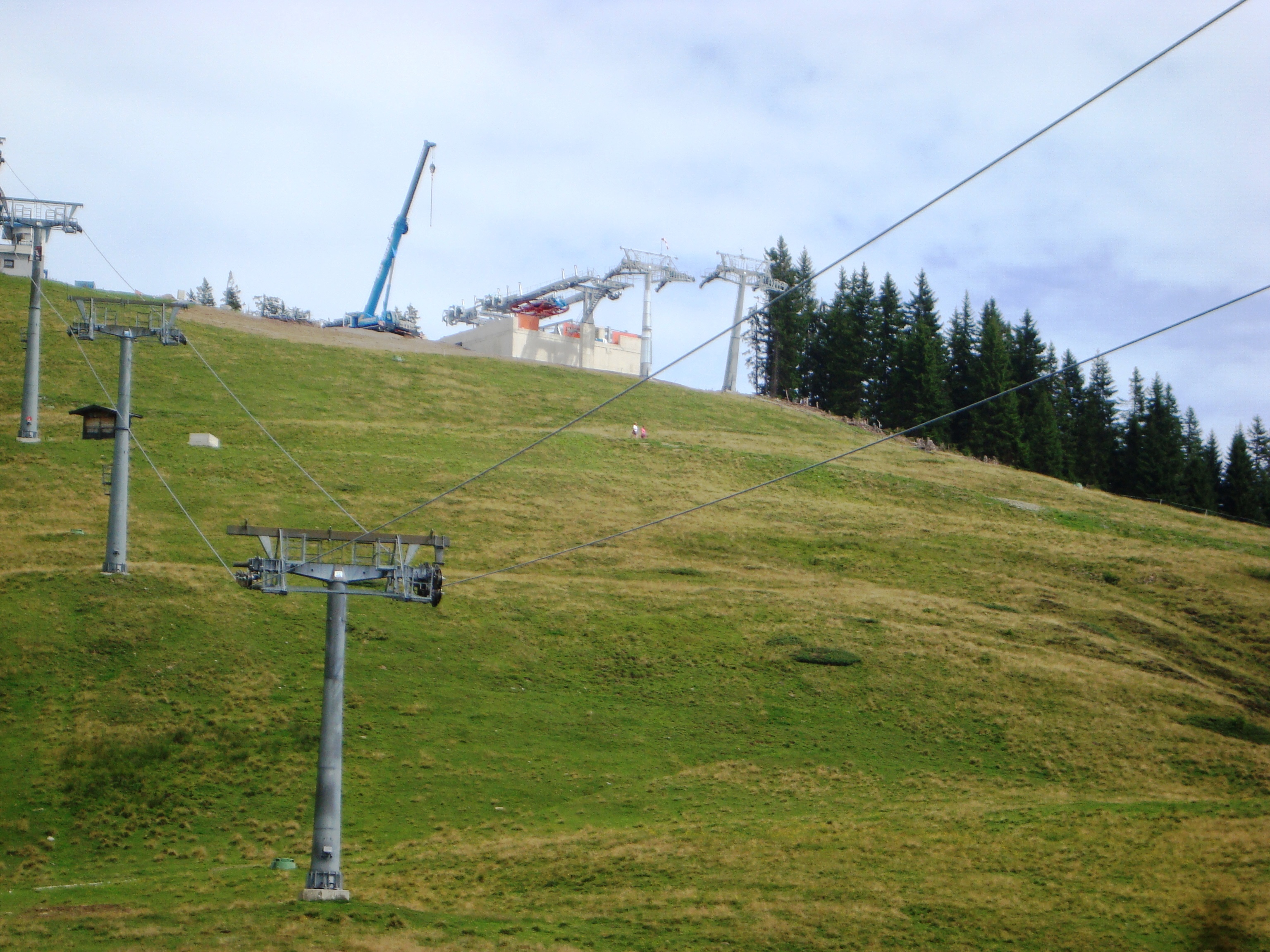 Derzeit starke Bautätigkeit an der Bergstation.